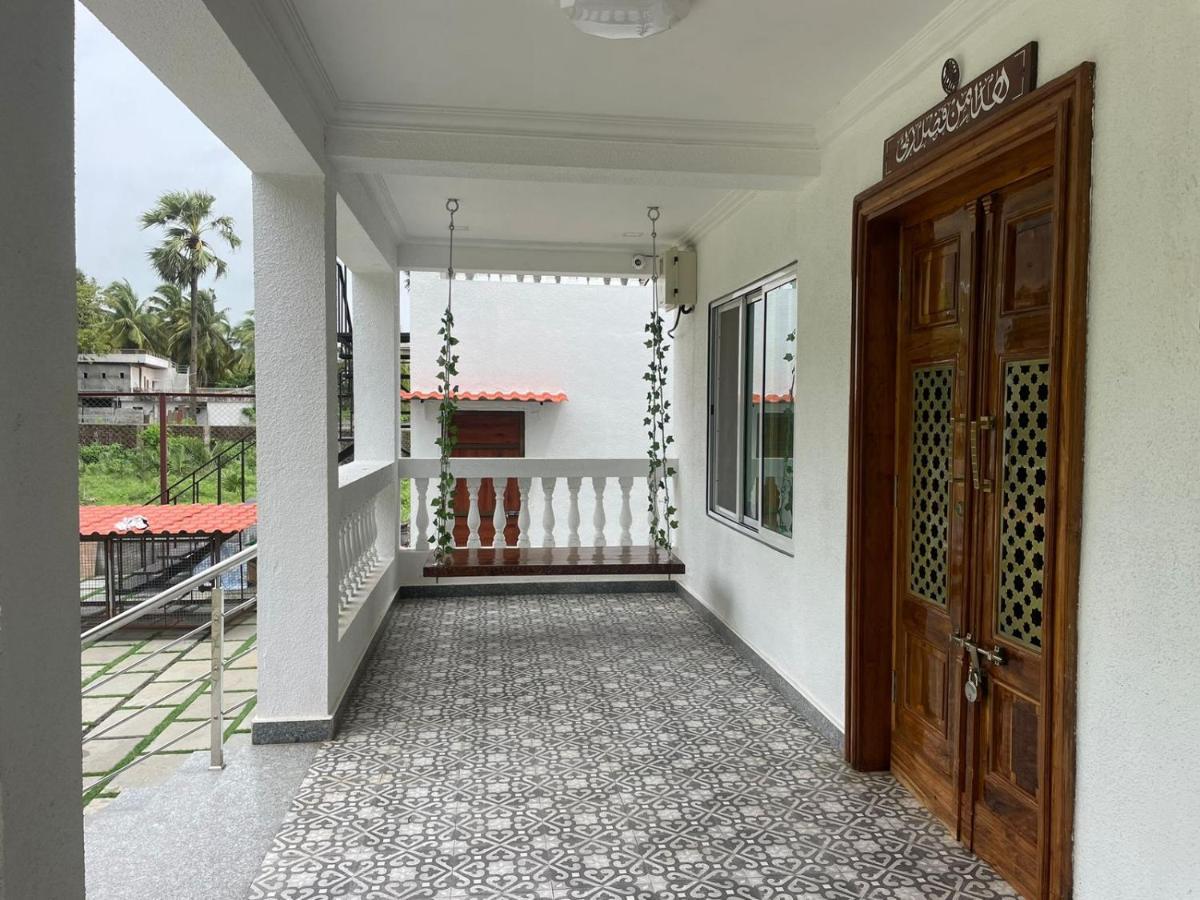 Classic Villa Pālghar Екстериор снимка