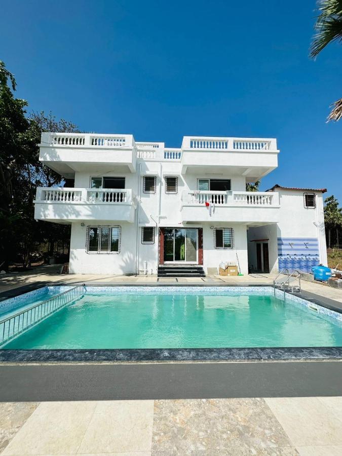 Classic Villa Pālghar Екстериор снимка