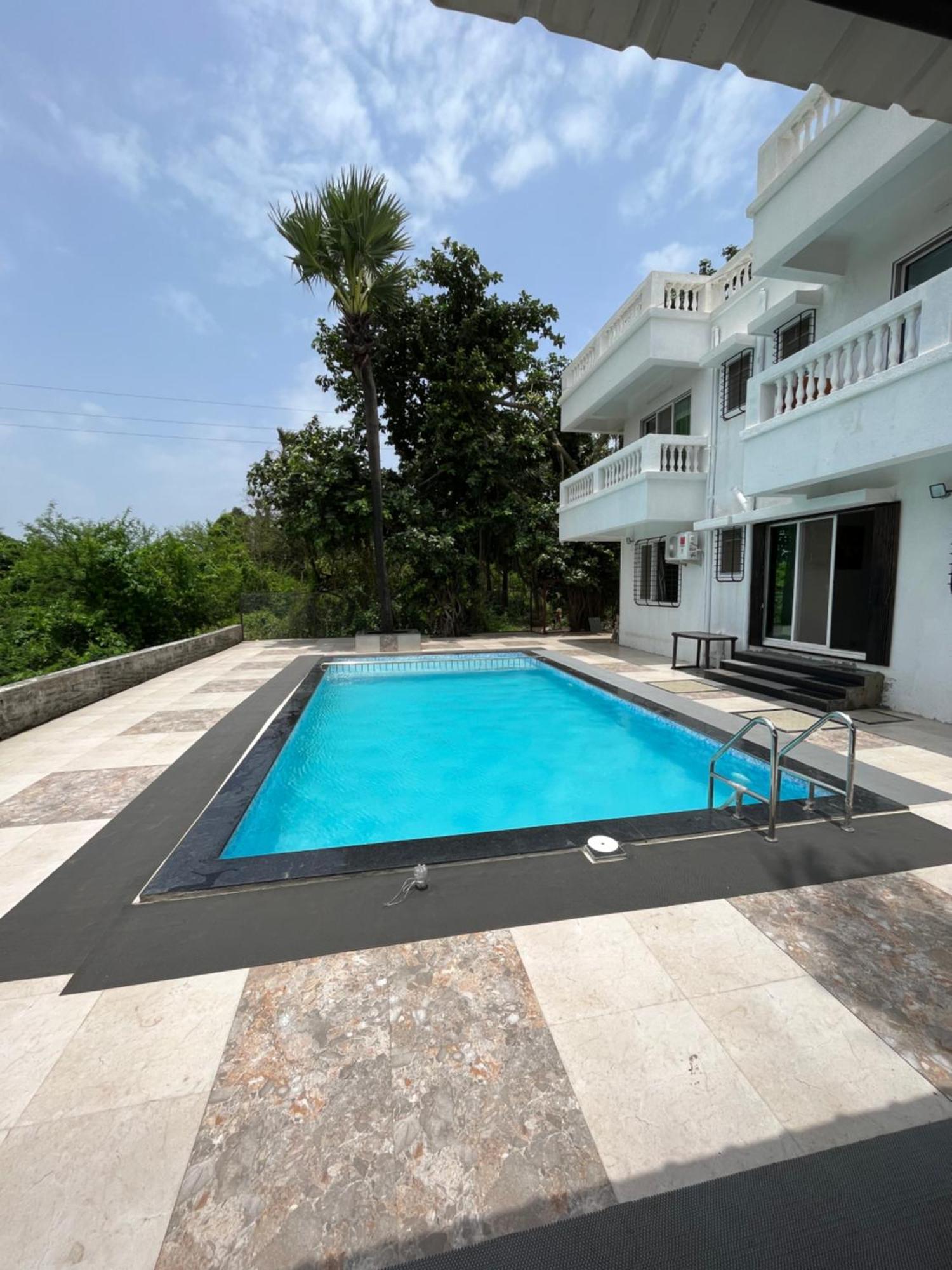 Classic Villa Pālghar Екстериор снимка