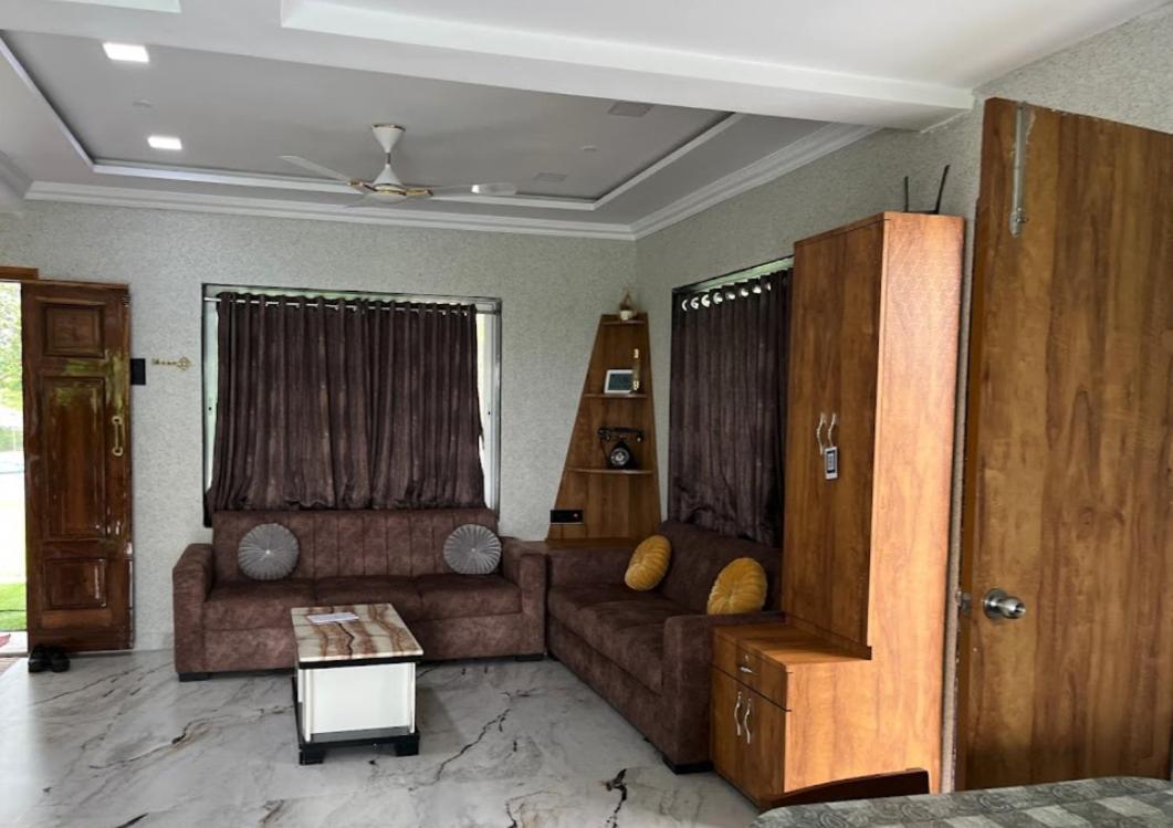 Classic Villa Pālghar Екстериор снимка